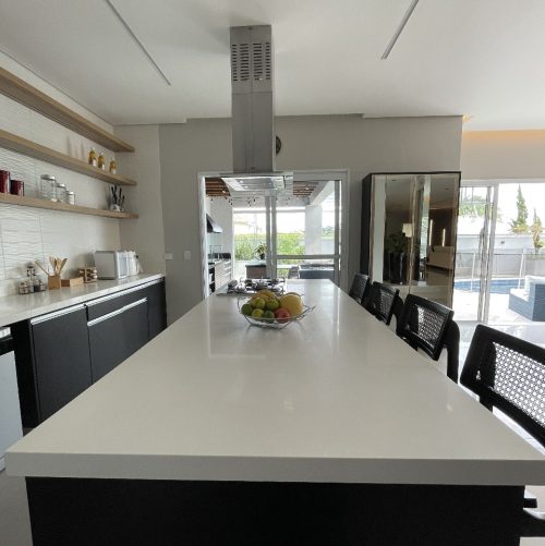 Mesa em Quartzo Branco